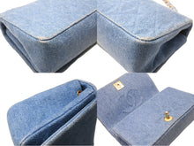 Load image into Gallery viewer, CHANEL シャネル デニム チェーン ミニ ショルダーバッグ ブルー フルフラップ ココマーク ロゴ ゴールド金具 美品 中古 66516