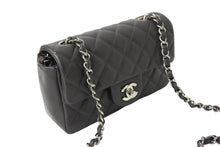 Load image into Gallery viewer, 極美品 CHANEL シャネル ショルダーバッグ ミニマトラッセ ソフトキャビア チェーンショルダー 17番台 17cm グレー シルバー金具 中古 66530