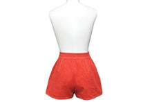 Load image into Gallery viewer, CHANEL シャネル デニム ショートパンツ レッド 赤 半ズボン ボトムス ロゴ ココマーク P03208 サイズ38 美品 中古 66544