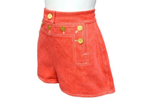 Load image into Gallery viewer, CHANEL シャネル デニム ショートパンツ レッド 赤 半ズボン ボトムス ロゴ ココマーク P03208 サイズ38 美品 中古 66544