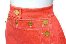 Load image into Gallery viewer, CHANEL シャネル デニム ショートパンツ レッド 赤 半ズボン ボトムス ロゴ ココマーク P03208 サイズ38 美品 中古 66544