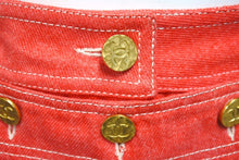 Load image into Gallery viewer, CHANEL シャネル デニム ショートパンツ レッド 赤 半ズボン ボトムス ロゴ ココマーク P03208 サイズ38 美品 中古 66544