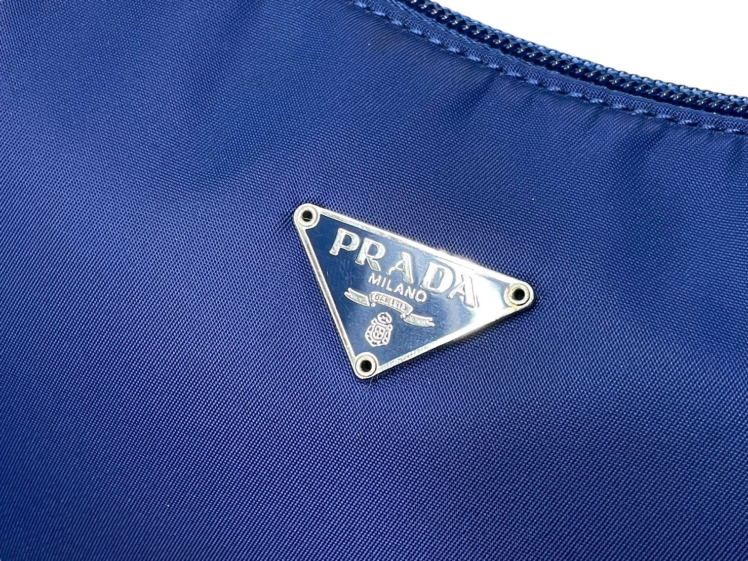 極美品 PRADA プラダ ハンドバッグ MV515 ホーボー ミニバッグポーチ 三角ロゴ ナイロン ブルー シルバー金具 中古 66549 –  Casanova Vintage