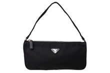 画像をギャラリービューアに読み込む, PRADA プラダ ワンショルダーバッグ アクセサリーポーチ トライアングルロゴ ナイロン ブラック シルバー金具 美品 中古 66552