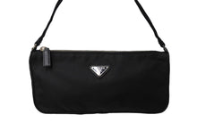 画像をギャラリービューアに読み込む, PRADA プラダ ワンショルダーバッグ アクセサリーポーチ トライアングルロゴ ナイロン ブラック シルバー金具 美品 中古 66552