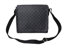 Load image into Gallery viewer, 極美品 LOUIS VUITTON ルイヴィトン ディストリクトMM ショルダーバッグ N41272 ダミエ グラフィット キャンバス シルバー金具 中古 66558