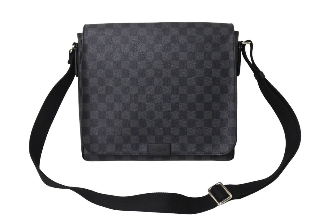 極美品 LOUIS VUITTON ルイヴィトン ディストリクトMM ショルダーバッグ N41272 ダミエ グラフィット キャンバス シルバー金具 中古 66558