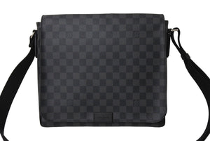 極美品 LOUIS VUITTON ルイヴィトン ディストリクトMM ショルダーバッグ N41272 ダミエ グラフィット キャンバス シルバー金具 中古 66558