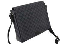 Load image into Gallery viewer, 極美品 LOUIS VUITTON ルイヴィトン ディストリクトMM ショルダーバッグ N41272 ダミエ グラフィット キャンバス シルバー金具 中古 66558