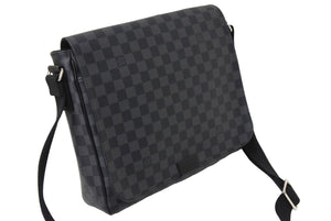 極美品 LOUIS VUITTON ルイヴィトン ディストリクトMM ショルダーバッグ N41272 ダミエ グラフィット キャンバス シルバー金具 中古 66558