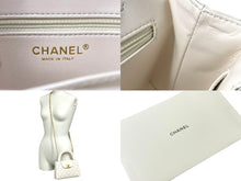 画像をギャラリービューアに読み込む, 極美品 CHANEL シャネル マトラッセ ミニショッピングバッグ ランダム番台 シャイニーエイジドカーフスキン ホワイト 中古 66565
