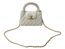 画像をギャラリービューアに読み込む, 極美品 CHANEL シャネル マトラッセ ミニショッピングバッグ ランダム番台 シャイニーエイジドカーフスキン ホワイト 中古 66565
