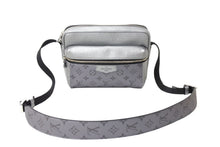 画像をギャラリービューアに読み込む, 極美品 LOUIS VUITTON ルイヴィトン アウトドア メッセンジャー ショルダーバッグ M30830 タイガラマ モノグラム シルバー 中古 66630