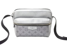画像をギャラリービューアに読み込む, 極美品 LOUIS VUITTON ルイヴィトン アウトドア メッセンジャー ショルダーバッグ M30830 タイガラマ モノグラム シルバー 中古 66630