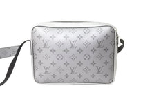 画像をギャラリービューアに読み込む, 極美品 LOUIS VUITTON ルイヴィトン アウトドア メッセンジャー ショルダーバッグ M30830 タイガラマ モノグラム シルバー 中古 66630