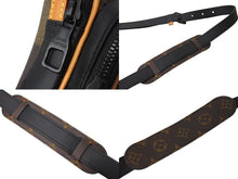 Load image into Gallery viewer, 極美品 LOUIS VUITTON ルイヴィトン NIGO アマゾンスリングバッグ ショルダーバッグ N40379 ブラウン ブラック 中古 66631