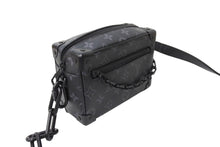 Load image into Gallery viewer, 極美品 LOUIS VUITTON ルイヴィトン モノグラム エクリプス ミニソフトトランク ショルダーバッグ M44735 ブラック 中古 66632