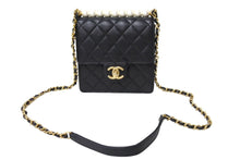 Load image into Gallery viewer, CHANEL シャネル チェーンショルダーバッグ AS0584 27番台 ココマーク フェイクパール ラムスキン キルティング ブラック 美品 中古 66639