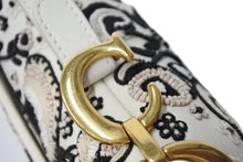 画像をギャラリービューアに読み込む, 極美品 Christian Dior クリスチャンディオール サドルバッグ ハンドバッグ ホワイト ブラック グレインカーフレザー ビーズ ゴールド金具 中古 66644