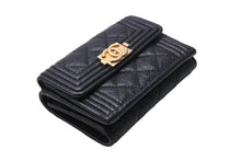 画像をギャラリービューアに読み込む, CHANEL シャネル ボーイシャネル 三つ折り財布 26番台 コンパクトウォレット キルティング ココマーク ブラック 美品 中古 66733