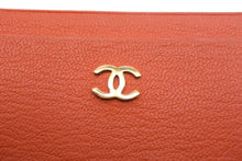 Load image into Gallery viewer, CHANEL シャネル ココマーク カードケース 6番台 2001年 レザー オレンジ ロゴ ゴールド金具 美品 中古 66735