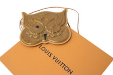 Load image into Gallery viewer, Louis Vuitton ルイヴィトン コントドゥフェ ポシェットアウル ショルダー モノグラムヴェルニ ブロンズ M92268 美品 中古 4c066089