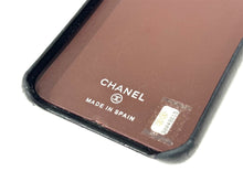 Load image into Gallery viewer, CHANEL シャネル iPhone 11 スマホケース 30番台 ブラック キャビアスキン マトラッセ シルバー金具 小物 中古 66754