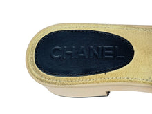 Load image into Gallery viewer, CHANEL シャネル カメリア サンダル サイズ36 ココマーク ウッド レザー スウェード ブラック ベージュ 美品 中古 66771