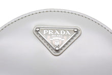 画像をギャラリービューアに読み込む, PRADA プラダ パテントレザー チェーン ショルダーバッグ ポシェット INR003 ホワイト エナメル シルバー金具 中古 美品 66799