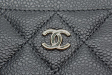 Load image into Gallery viewer, 新品同様 CHANEL シャネル カードケース ココマーク キャビアスキン シリアルランダム ブラック ゴールド金具 中古 66809