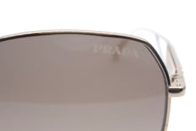 画像をギャラリービューアに読み込む, 極美品 PRADA プラダ サングラス ZVN-3D0 サイドロゴ トライアングルロゴ サイズ57□18 ZVN-3D0 シルバー 中古 66835