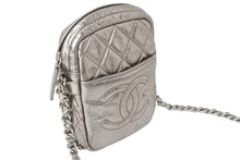 Load image into Gallery viewer, CHANEL シャネル デカココマーク マトラッセ メタリックチェーン ショルダーバッグ 27番台 カーフスキン シルバー 美品 中古 66943