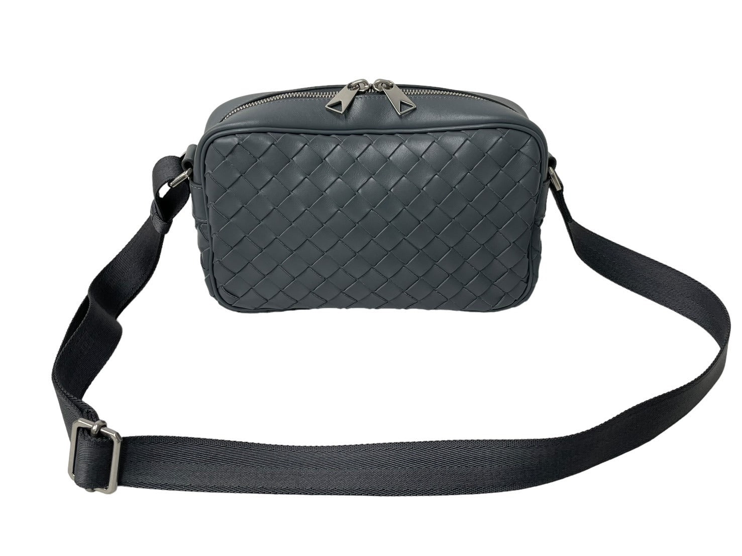 極美品 BOTTEGAVENETA ボッテガヴェネタ イントレチャート カメラ バッグ ショルダーバッグ 710048 グレー レザー シルバー金具  中古 66949 – Casanova Vintage