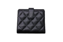 画像をギャラリービューアに読み込む, CHANEL シャネル 二つ折り財布 ココマーク キャビアスキン 17番台 ブラック ゴールド金具 ウォレット 小物 美品 中古 67036