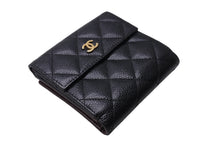 画像をギャラリービューアに読み込む, CHANEL シャネル 二つ折り財布 ココマーク キャビアスキン 17番台 ブラック ゴールド金具 ウォレット 小物 美品 中古 67036