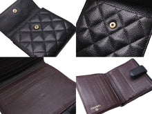 画像をギャラリービューアに読み込む, CHANEL シャネル 二つ折り財布 ココマーク キャビアスキン 17番台 ブラック ゴールド金具 ウォレット 小物 美品 中古 67036