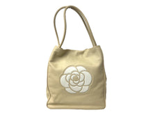 Load image into Gallery viewer, CHANEL シャネル トートバッグ ロゴ カメリア ロゴ 7番台 フランス製 レザー ベージュ ゴールド金具 美品 中古 67037