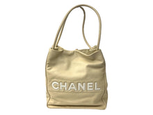 Load image into Gallery viewer, CHANEL シャネル トートバッグ ロゴ カメリア ロゴ 7番台 フランス製 レザー ベージュ ゴールド金具 美品 中古 67037