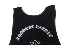 Load image into Gallery viewer, CHROME HEARTS クロムハーツ × 氷室京介 バッククロス プリント タンクトップ ブラック コットン ロゴ サイズM 美品 中古 67071
