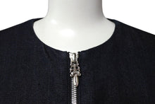 Load image into Gallery viewer, CHROME HEARTS クロムハーツ デニムジャケット サイズM ダガージップ クロスレザーパッチ ノーカラー インディゴブルー 美品 中古 67075