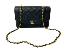 画像をギャラリービューアに読み込む, CHANEL シャネル チェーンショルダーバッグ ダイアナ 25 マトラッセ キャビアスキン 4番台 ブラック ゴールド 美品 中古 67100