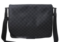 画像をギャラリービューアに読み込む, 新品同様 LOUIS VUITTON ルイヴィトン ダニエルGM ショルダーバック N58033 ダミエグラフィット シルバー金具 ブラック 中古 4c067113