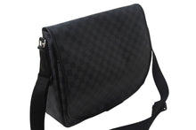 Load image into Gallery viewer, 新品同様 LOUIS VUITTON ルイヴィトン ダニエルGM ショルダーバック N58033 ダミエグラフィット シルバー金具 ブラック 中古 4c067113