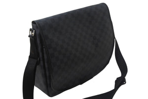 新品同様 LOUIS VUITTON ルイヴィトン ダニエルGM ショルダーバック N58033 ダミエグラフィット シルバー金具 ブラック 中古 4c067113