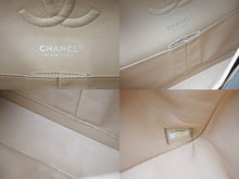 Load image into Gallery viewer, 極美品 CHANEL シャネル マトラッセ ダブルフラップ ショルダーバッグ 13番台 キャビアスキン ベージュ シルバー金具 中古 67149