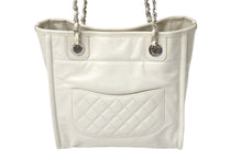 画像をギャラリービューアに読み込む, 極美品 CHANEL シャネル ドーヴィルPM トートバッグ A93256 22番台 2016年 キャビアスキン ホワイト シルバー金具 中古 67150
