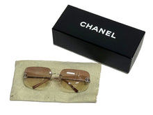 Load image into Gallery viewer, CHANEL シャネル サングラス ココマーク ラインストーン グラデーション サイズ62◻︎17 120 ピンク 4017-D c.124/58 美品 中古 67218