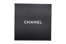 Load image into Gallery viewer, 極美品 CHANEL シャネル ロゴ チェーン ブローチ 06P シルバー メタル ジュエリー アクセサリー 小物 シルバー金具 中古 67294