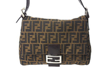 画像をギャラリービューアに読み込む, FENDI フェンディ ズッカ柄 マンマバケット縦長 ワンショルダーバッグ ブラウン 美品 中古 67297