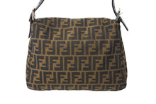 画像をギャラリービューアに読み込む, FENDI フェンディ ズッカ柄 マンマバケット縦長 ワンショルダーバッグ ブラウン 美品 中古 67297